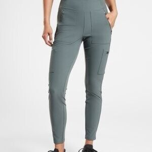 Athleta 2 Headlands Hybrid
Cargo High Rise Tight Metropolis Grey